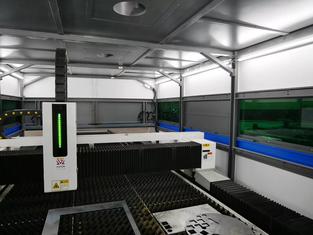 FL-L1560FH-8000-IPG Станок лазерной резки с ЧПУ для листового металла с кабинетной защитой